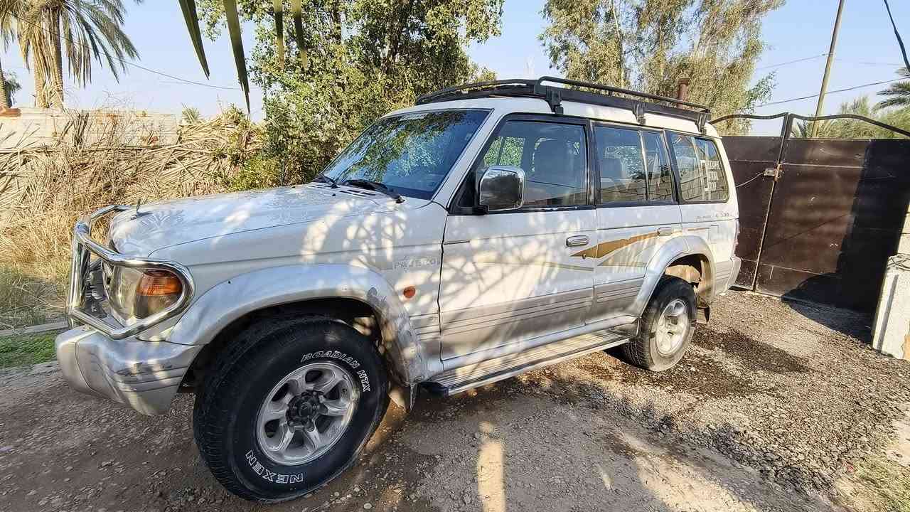 السلام عليكم باجيرو موديل١٩٩٨ للبيع كَير اوتماتيك
 تبريد شغال محرك ففتي 2 ونص 
رقم بغداد مشروع وطني 
سيارة نظيفه جدا
السعر٥٥ بيها مجال
العنوان بغداد المعامل 
رقم الهاتف ***********
