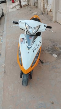 كامكو G4 (Kymco) محرك 125 cc نظام التبريد: تبريد هواء. ناقل الحركة (ال...