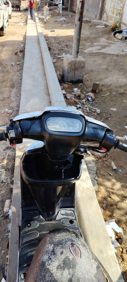 سلام عليكم دراجه زعره 60 خطين مكينه مجفته مره وحدا تجي شغل هندر واحد كرهبيات مو شغاله مكان الديوانيه حي العسكري السعر 120 وبيه مجال الاستفسار.. ***********
