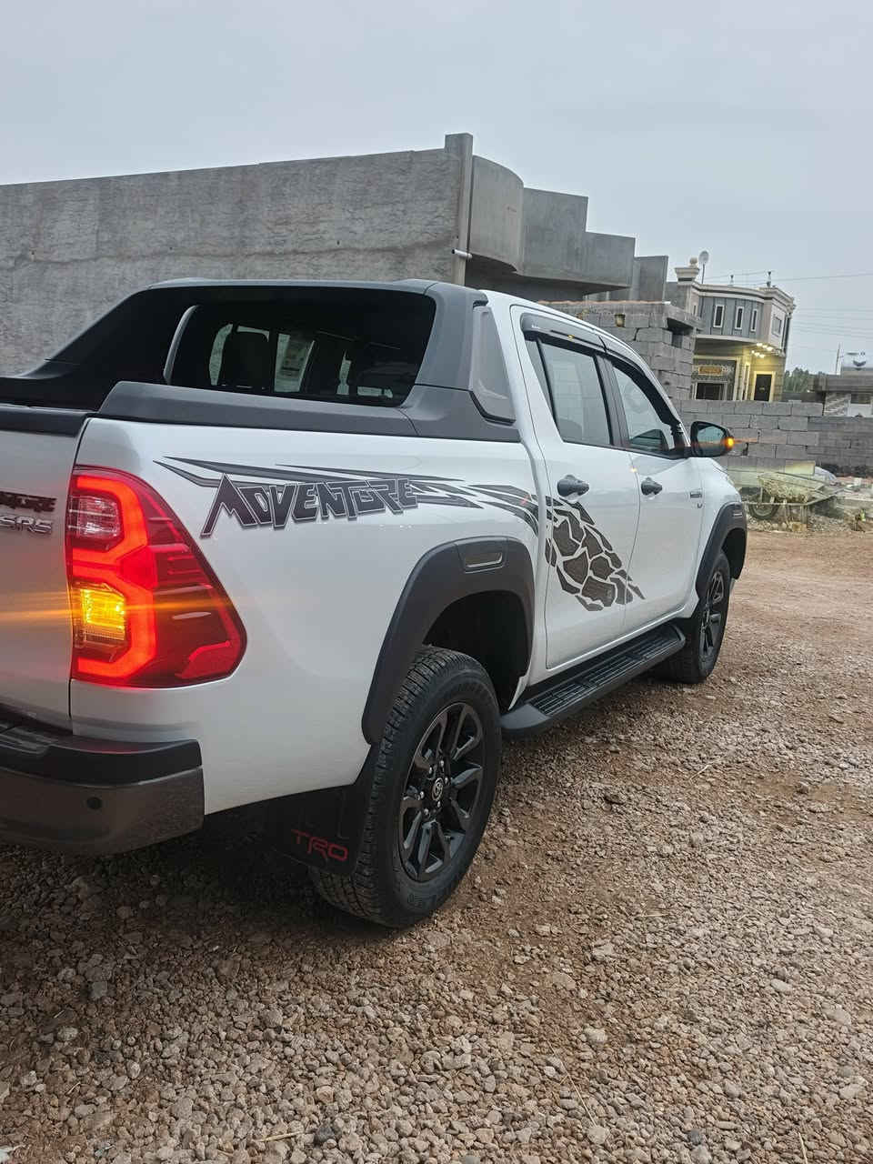 السلام عليكم
للبيع فور ويل فنجر 6 سلندر رقم بغداد بأسمي تحويل مباشر موديل 2024 
المواصفات اربع كاميرات جي بي اس لايترولوجين يشاير لكزس تايرات الشركه جواها سبير الشركه منازل السياره جديده ومال جناي وكفاله عامه حتى من الشخط حتى من النقراش سياره شكه مال دنبوس ما بيها السعر 420 وبيها مجال الاتصال على هذا الرقم ابو سيف‏‪***********‬‏🦅🦅🦅‏‪***********‬‏
