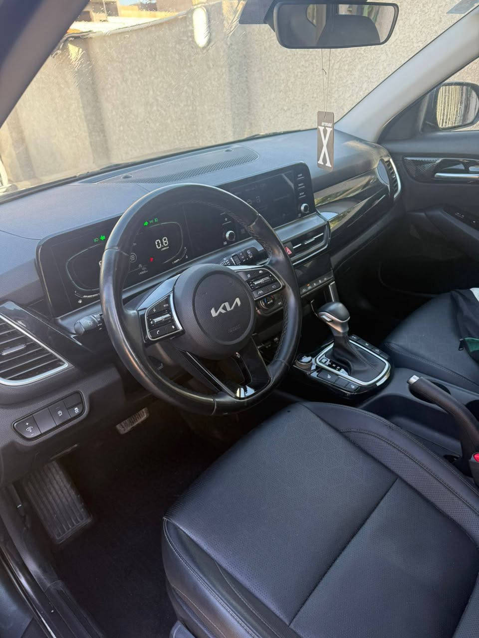 السلام عليكم
مكلف بالتشر
كيا سيلتوز جديده للبيع موديل ٢٤ 
ماشيه ١٤ الف فقط
الضرر موضح بالصور 
وبقيه التفاصيل تكدر  تتصل بالرقم ***********
