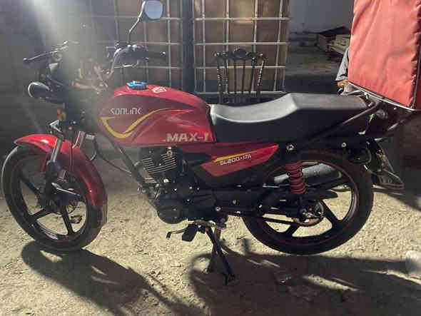 السلام عليكم دراجة سونك جبلي ماكس وان اوراق كاملة مكفولة كفالة عامة اخذ وافحص وشوف زيرو ماشية بس 2000 مثل مموضح كدامك بلصور رايدها ب1.500 بيها مجال قليل حك الجية مكاني بغداد مدينة الصدر الكيارة رقمي ***********
