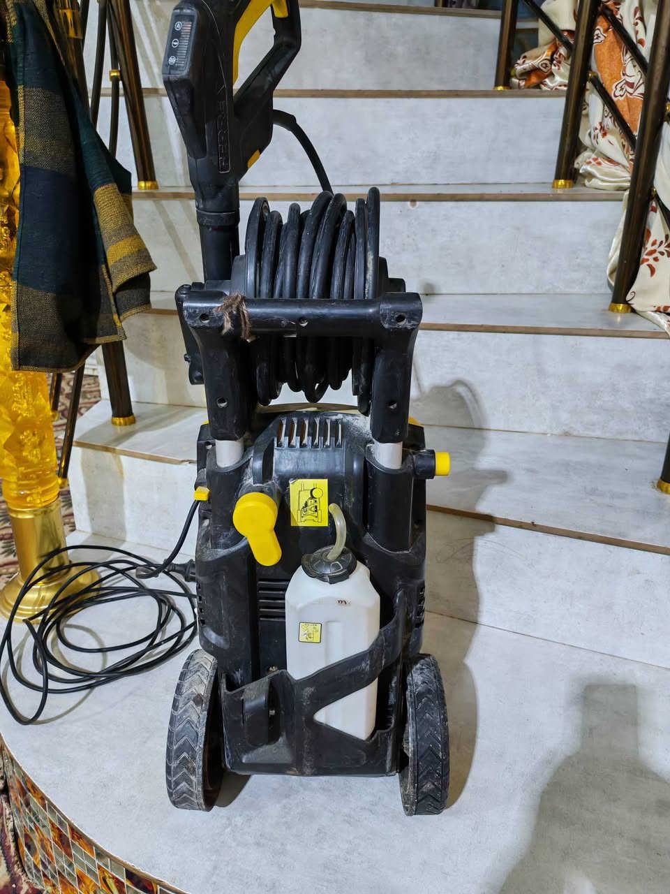 فارة غسل الماني ب 125 الف 
صونده 10 متر  بكره 
تايرات كبار تنسحب وين باي مكان 
مكان خاص بالزاهي 
العلامة التجارية: FERREX 
(الطراز): Q1W-SP07-2200 
الجهد الكهربائي: (230) فولت (50) هرتز القدرة: (2200) واط 
الضغط الأقصى: (15) ميغاباسكال الضغط التشغيلي: (11) ميغاباسكال 
أقصى درجة حرارة للمياه: (40) درجة مئوية أقصى تدفق للمياه: (7.9) لتر/دقيقة 
الوزن: (12.6) كجم 
الحلة ابي خستاوي عمود 78 
***********
