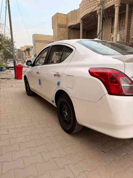 سيارة نيسان  سني (هندي) 2021 السيارة  رقم اربيل  انكليزي جاهزة من كلشي محرك كير حدادية تبريد  من كلشي جاهزه السياره بيها حالوب خفيف كلش بس  
مواصفات.!
حساسات 
يدات نيكل
مانع انزلاق
تحكم استيرن 
٥ ويل عادي  
 تايرات جدد
السعر :113 وبيها مجال  بسيط *********** اتصل
