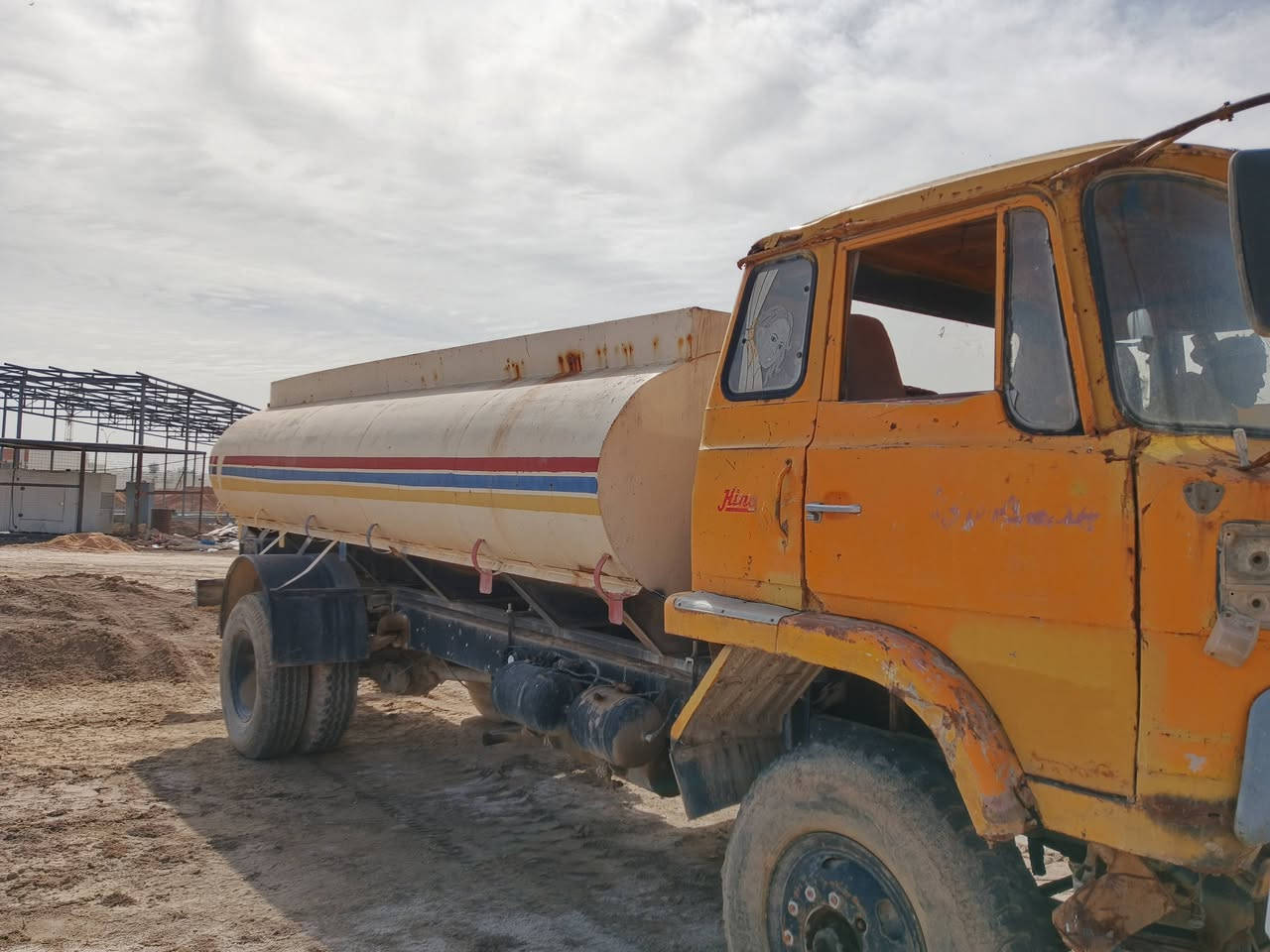 سيارات للبيع رقم وسنويه اصفر بغداد المكان بابل ***********هنه متروكتات يرادلهن ترتيب ويشتغلن
