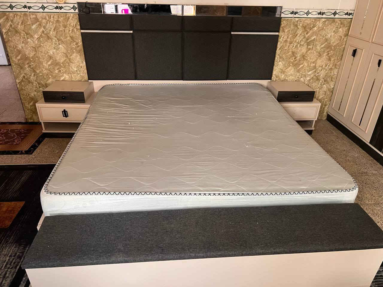 سلام عليكم غرفه تركي مستخدم قليل شخط مابي مكان بغداد تقاطع النهروان سعر 1200 وبي مجال راسلني واتساب وتدلل ***********
