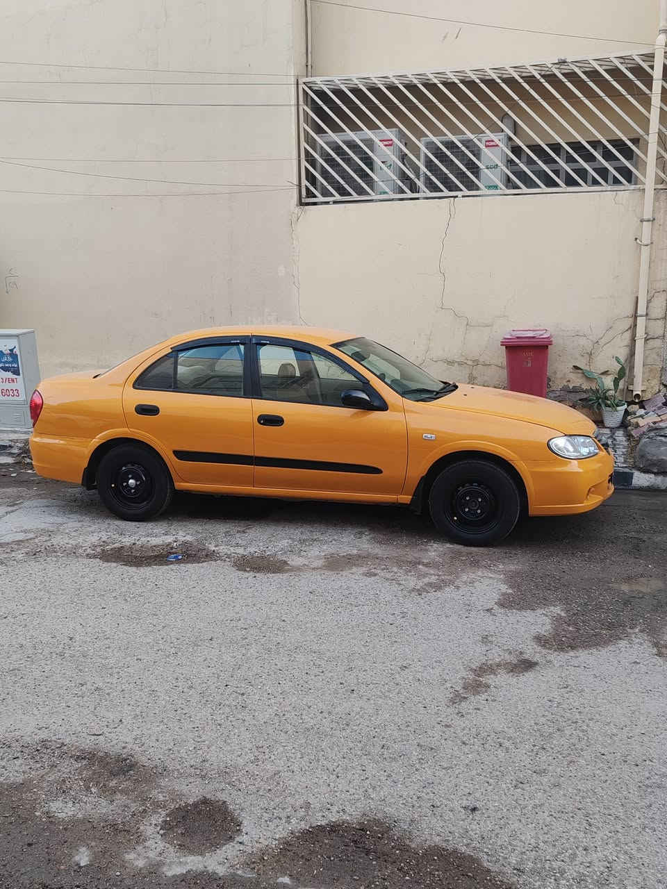 سلام عليكم للبيع سني 2011 شركه عامه امحور اوتماتيك قبق اسود ياباني كير ومحرك بلجيس صدر جديد تايرات جديد غرفتها جديده تبريد ثلج والسياره احلى من الصور السعر 88 مكان السياره بغداد حي الاعلام شارع البداله ممتواجد ع الفيس  رقمي ***********
