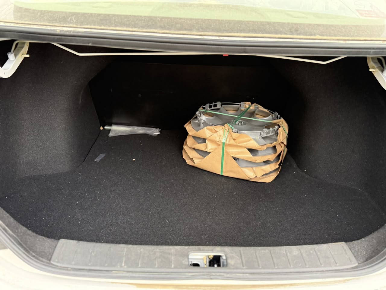 نيسان سني #2025 🚘
الموديل : 2025. (خليجي ) .
المحرك : 1500 . 4سلندر
العــداد : ماشية 10000 يعني الف م المواصفات للسيارة
دبل سويج ريمونت كونترول🔅شاشة نفكيشن🔅اريل نفيكتر🔅كاميرا🔅تحكم ستيرن🔅يدات نيكل🔅4 جام كهرباء🔅قطعتين تبريد🔅سبويلر اصلي 🔅بروجكتر اصلي🔅داخل بيجي🔅
مكاني بغداد الشعب *********** ☎️
