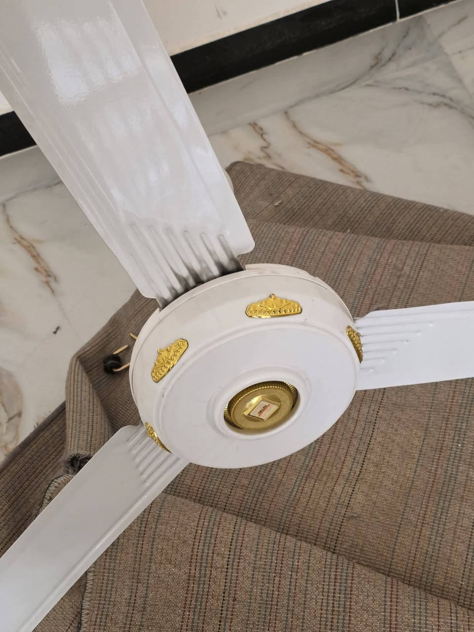 لبيع ٣بنكات لبيع ب ١٠٠ شلع
*********** مكان حي العامل
