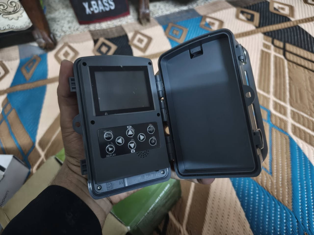 الحل الأمثل لمراقبة (البستان، المزرعة، الكراج، أو باب البيت) بدون الحاجة لكهرباء أو وايرات معقدة. كاميرا (Wild Camera) ألمانية أصلية وبحالة ممتازة.
المميزات اللي تخليها اختيارك الأول:
​✅ لاسلكية بالكامل: تشتغل بالبطاريات وتطول وياك فترة طويلة.
​✅ حساس حركة: تبدي تصوّر تلقائياً بس من يمر أحد كدامها (ذكاء عالي).
​✅ تصوير ليلي/نهاري: وضوح تام Full HD حتى بالظلمة القوية.
​✅ مخفية: فلاش الرؤية الليلية ميبين (إنفراريد) حتى محد ينتبه عليها.
​✅ مقاومة للظروف: تتحمل الحر والمطر، شدها وعوفها.
​💰 السعر: 30 ألف دينار (وبيه مجال طيب للشراي).
📍 المكان: بغداد - مدينة الصدر - شارع الفلاح - قطاع 40.
📞 للتواصل: ***********
