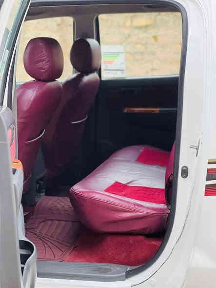 السلام عليكم بيكم هايلكس موديل ٢٠١٢ شاصي ١٩ سياره جاهزه من كلشي تخم تاير حداديه توي مسويه سياره بسمي رقم دولي سياره مالت جناي السعر ١٧٠ *********** /***********
