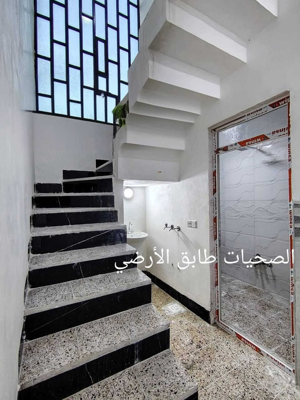 دار للبيع موصل حي الانتصار شارع(60) خلف صيدلية الميار مساحه ١٠٠متر طابق ونص يتكون من ( 3 ) غرف نوم واستقبال ومطبخ وصحيات بناء حديث فول تسليم فوري سند طابو الزهور شرط التحويل للاستفسار على الرقم  *********** / ***********   مكتب الفيحاء للعقار
