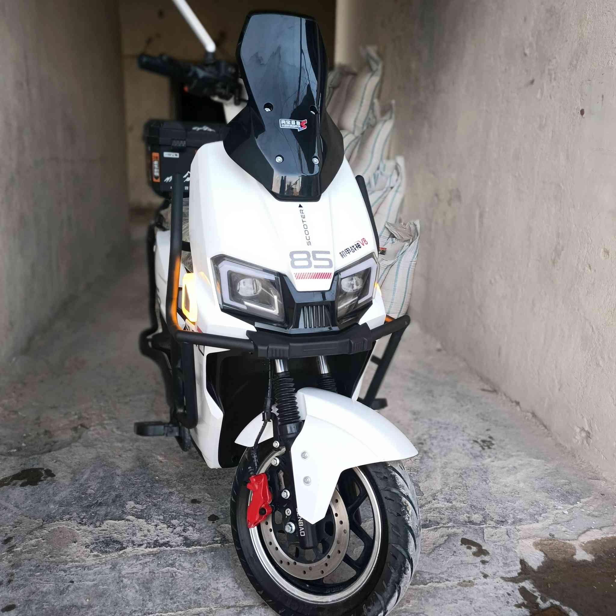 دراجه شحن 🔋⚡للبيع نوع الصاعقه ✅
مواصفات 🏍
مانع انزلاق 
مثبت سرعه 💯
اربع نمر سرعه 85✈️
حجم التاير12🚀
زنون عالي ناصي 
6 بطاريات كرافين 
32امبير 
72 فولت 
زر رجوع للخلف دراجه جديده استعمال قليل للتواصل اتصل او واتساب 
***********
*********** واتساب 
🚩مكان دراجه سبع البور الضباط ✨
