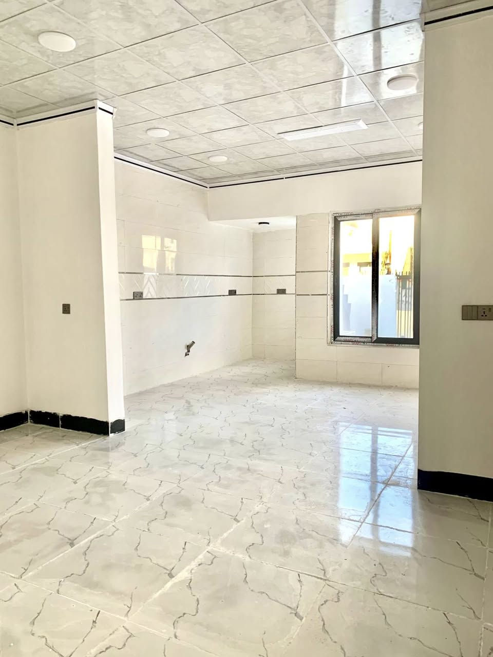 دار ((زيرو)) للبيع/كركوك/رحيم اوة/طريق سونه كولي

المساحة: 100 متر 

يحتوي على: 
(2 غرف نوم+هول+مطبخ+كراج سيارة+صحيات)

البيت فول مواصفات+فول سيراميك+سقف ثانوي

والسعر مناسب جداً: 40 مليون فقط 

لمعرفة السعر والاستفسار الاتصال على الارقام الاتيه:
(***********) اسيا 
‏(***********‏) كورك 
او مراسلتنا على بريد الصفحة

ملاحظة: يمكنكم ارسال الأراضي والبيوت
للأعلان عنها عبر صفحتنا بدون مقابل 
يرجى ارسال:
عنوان المُلك كامل 
بعض الصور للمُلك
سعر المُلك 
عبر الواتساب الخاص بالصفحة (***********)

لزيارة مكتبنا على العنوان الاتي: 
كركوك/سرچنار/فلكة سرچنار
