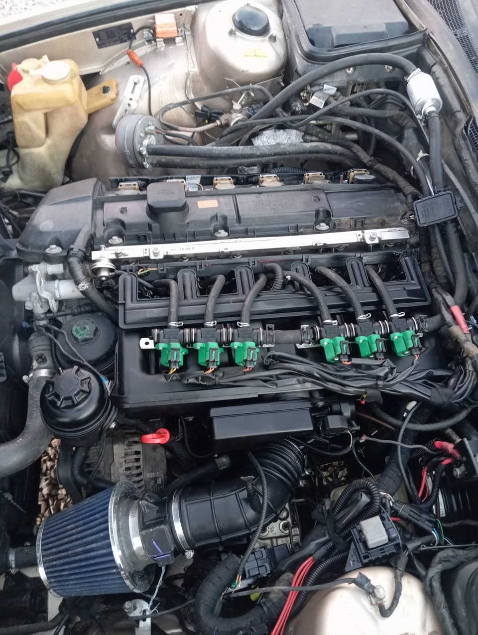 BM 735
موديل 1994 

رقم بغداد انكليزي 

سيارة بأسمي وسنويه لل 29 

مكان سيارة ديالى خالص

كير ومحرك مال صقر 2001 مسكر 

كير ومحرك مكفولات 

منظومة غاز يعني سيارة غاز + بانزين 

كهربائيات + كيجات كلهن شغالات

داخل سياره جلد 

تبريد شغال 

تراي سيارة 200

نقوصات السيارة 
1- الخط مال ايرفلو ضارب فه سيارة بيه خربطه بسيطه بلسلولي 
2- البوش مال صدر خلفي تعبانات يعني بلطسات قويه تصير طبطبه 
3- قايش مال كمبريسر تبريد فقط تبريد كله شغال ومكفول 

سعر سيارة 55 وبيه مجال 

كلشي بلسيارة مذكور واي ستفسار هذه رقمي 

***********
