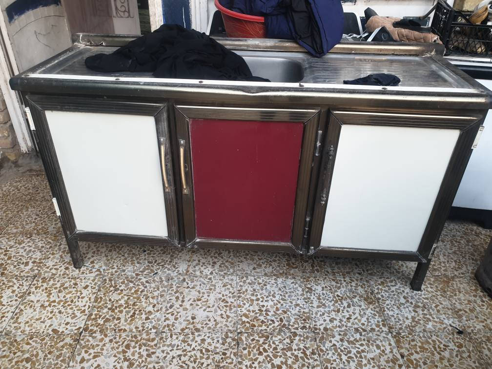 الماروني ٣ متر وسنك متر ونص ٢٥٠ والذهبي مترين ونص وسنك متر ونص نضيفات سعر الواحد ٢٥٠ استفسار اكثر خاص او *********** عمارة, ميسان
