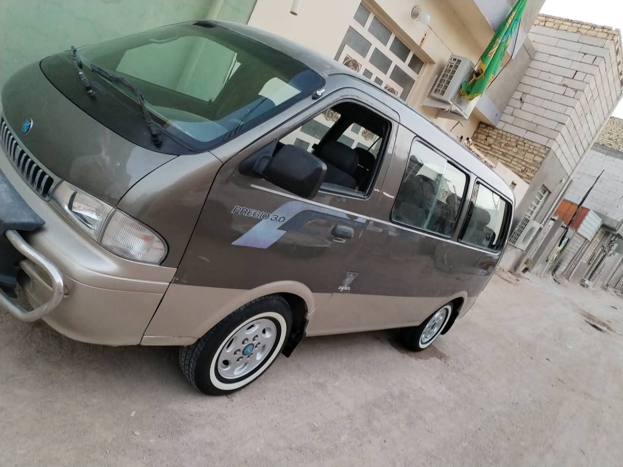 سلام عليكم بريجو موديل 2000 انكليزي للبيع فقط بيع مستعجل رقم ***********
