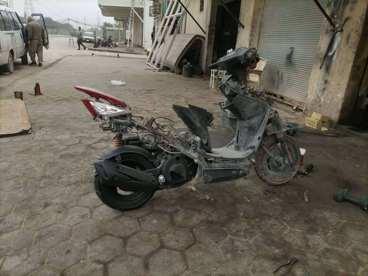 اسلام عليكم اخوان دراجه كامكو ماعرفت اسمه لسه بس حديثه وعليه مكينه حاويه جيفور دراجه حلوه فول كفراتها بيض مكسره ذبيتهن دراجه قفله ٣٠٠ ***********
