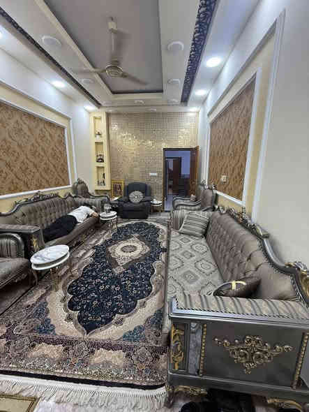 السلام عليكم دار سكن للبيع حي القضاة 

المساحه 150 م بناء حديث طابوق بالكامل 

الطابق الارضي / غرفتين وصاله ومطبخ واستقبال وصحيات وگراج

الطابق الاول / 3 غرف وصاله ومجموعة صحيات سطح شتايگر وسقيفه سندويج  

البيت كامل بدون نواقص وجاهز للسكن 

السعر 325 وقابل للتفاوض 

للأستفسار ***********
