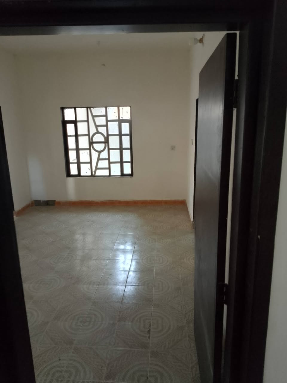 اللايجار 250 الف فقط
يوجد لدينه مشتمل طابق ثاني مساحته 150 متر 

يتكون من غرفة نوم مطبخ وصاله وستقبال وطرمه وبيتونه وصطح الموقع ديالى بعقوبه المركز السراي منطقه القيصريه قرب شارع العام خريسان وسوق بعقوبه وخلف البنايه كورنيش ديالى ***********
