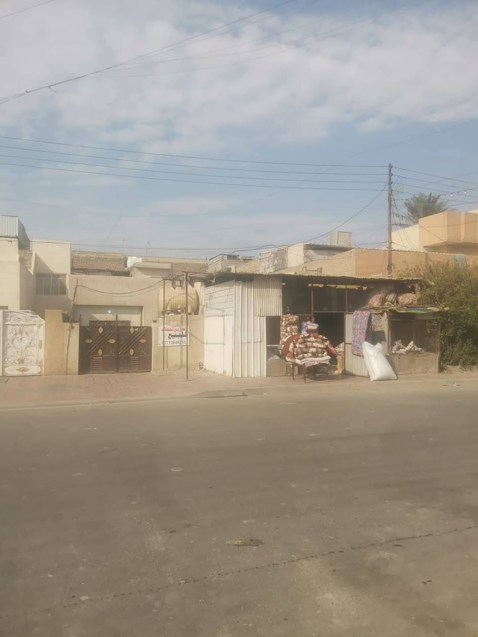 بيت مع محلات اثنين للبيع المساحة 300 متر
الواجهة 12 النزال 25 طابق واحد طابو صرف
العنوان جسر ديالى شارع 60 قرب الفلكة الثانية
الاستفسار على الرقم *********** او الخاص
