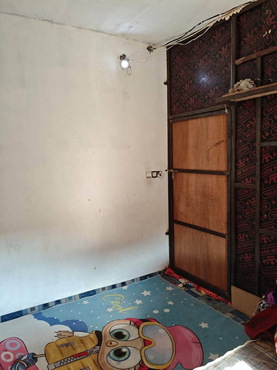 بيت 200متر طابقين للبيع في حي السلام الزراعي مقابل طاقه ابورمانه مقابل الدور الجديده عل الشارع للاتصال 
***********
