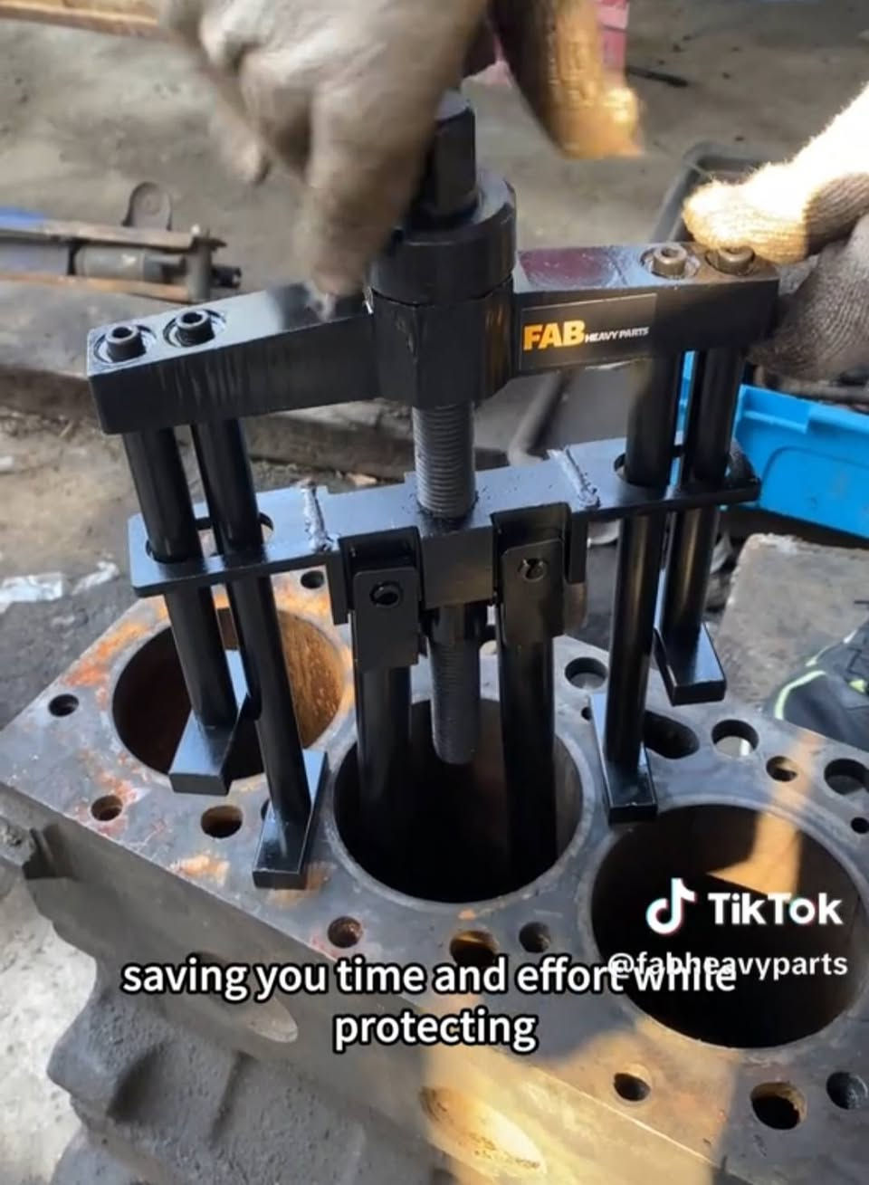 السلام عليكم اعزائي 🌷 
فخة استخراج بوش سلندر أصلي ثقيل 👍
السعر : 120 ألف 
للحجز راسل الخاص أو الواتساب *********** 
توصيل 5 الاف كل مناطق العراق
