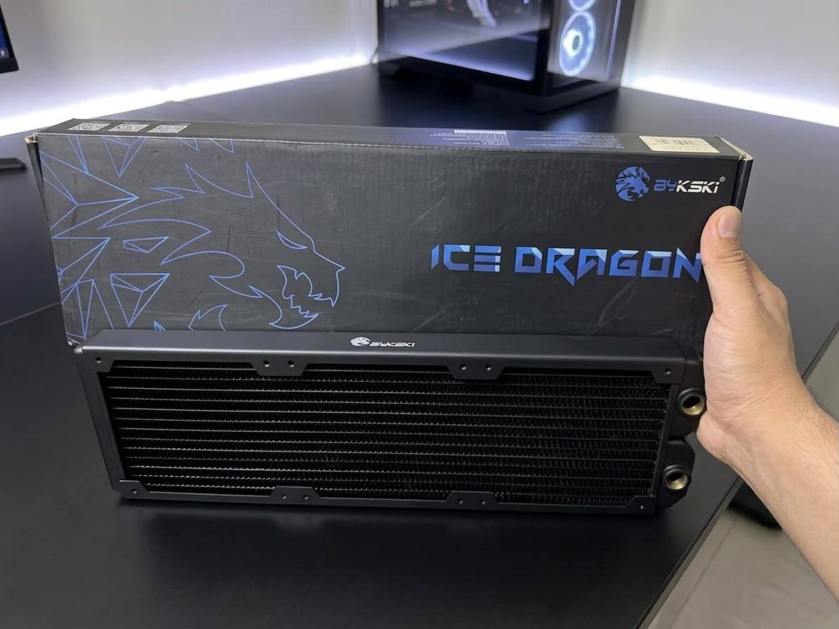 منظومة تبريد مائي جديدة وغير مستخدمة بالكامل، نوع عالي الجودة ومناسبة
المكونات:

* Thermaltake Pacific PR22-D5 (خزان + مضخة D5)
* Thermaltake Pacific W1 CPU Block (بلوك تبريد المعالج)
* Radiator من شركة Bykski

المنظومة كاملة بحالة جديدة ولم تُستخدم نهائياً.

السعر المطلوب: 170 دولار للقطعة كاملة

للعلم فقط، سعر المضخة وحدها في المواقع يتجاوز 170 دولار، لذلك السعر يعتبر فرصة ممتازة مقارنة بباقي القطع معاً.

للمهتمين يرجى التواصل في التعليقات أو على الخاص.

يمكن التفاوض بشكل بسيط جداً عند الجادين فقط، مع الرجاء عدم المساومة أو التقليل من قيمة القطع


**إذا كنت صاحب هذا الإعلان وتريد حذفه لأي سبب، رجاءا أرسل رسالة إلى الدعم الفني**