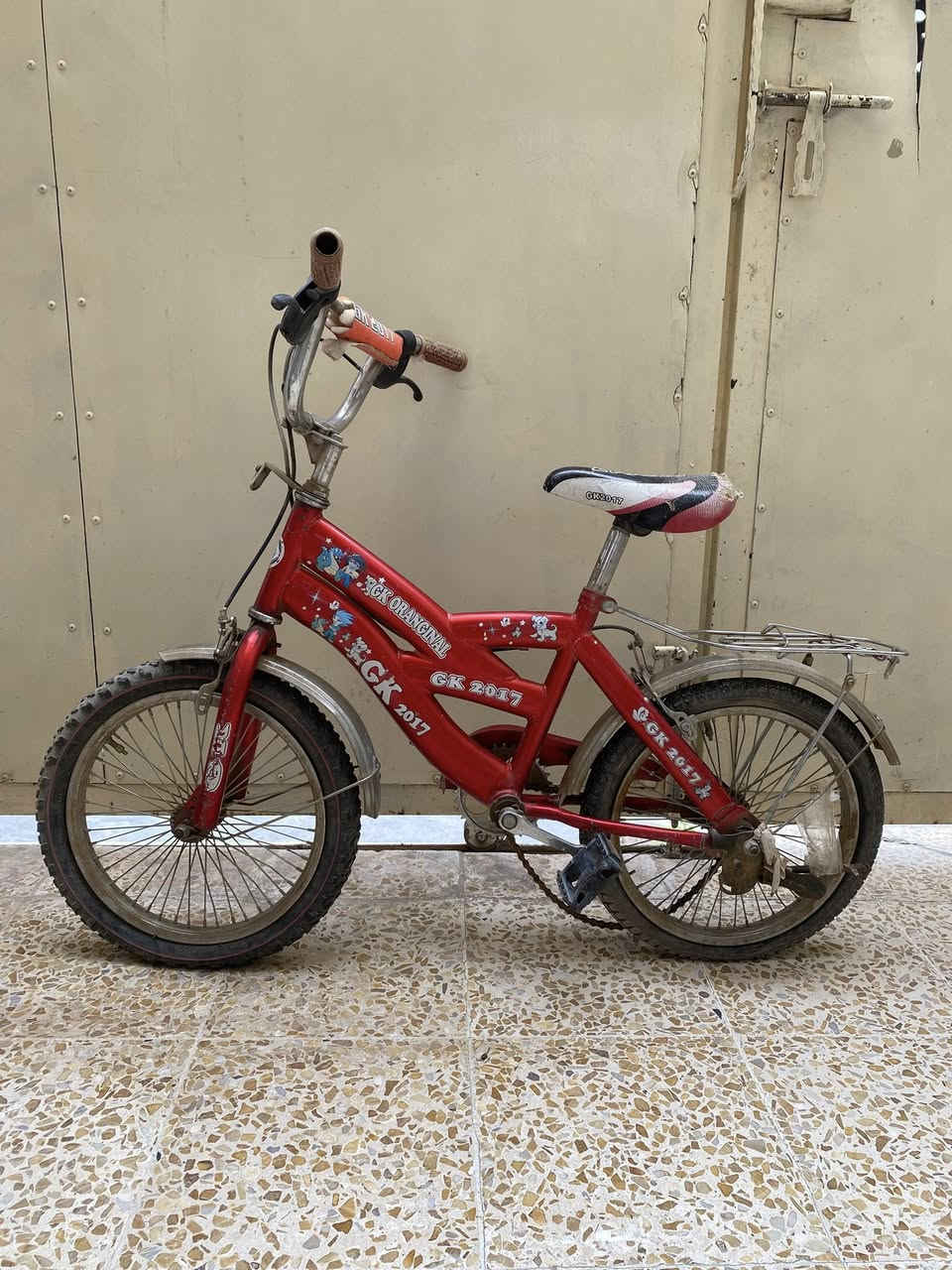 بايسكلات للبيع 
السمائي قياس ٢٧ سعره ٥٥ الف 
الاحمر سعره ٢٠ الف الاحمر يناسب لحد ثاني  وثالث ابتدائي


**إذا كنت صاحب هذا الإعلان وتريد حذفه لأي سبب، رجاءا أرسل رسالة إلى الدعم الفني**