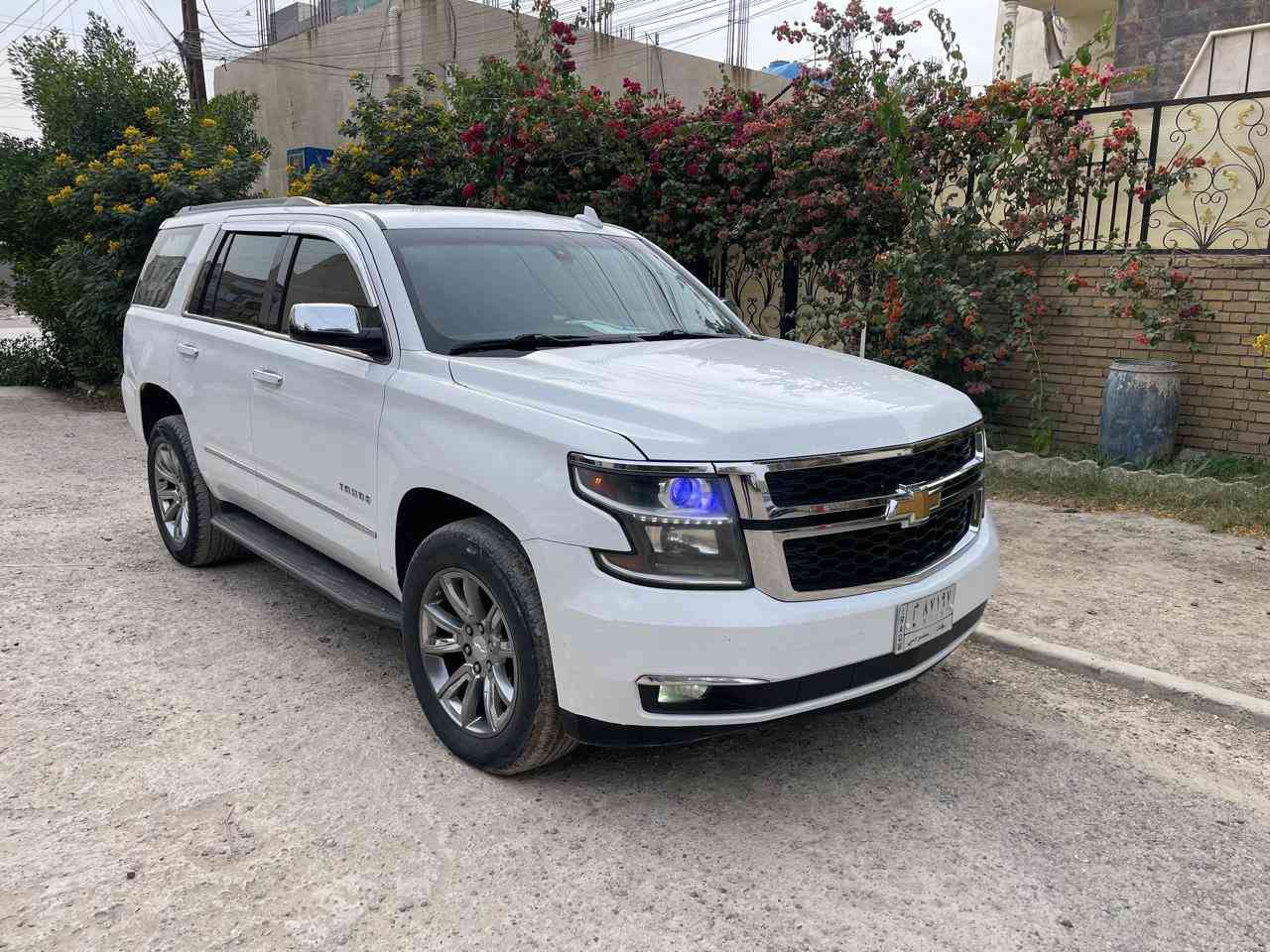 السلام عليكم 
 تاهو 2017 فئة LT مواصفاتها معروفة وارد امريكي حادث بسيط حسب الصور المرفقة رقم بغداد مشروع وطني ورقم انكليزي جديد 
ماشية 184 الف كيلومتر
السيارة جاهزة بدون نقص بأسمي تحويل مباشر 
السعر 320 $ وبيها مجال للشراي
للاستفسار
  0780 871 8350
