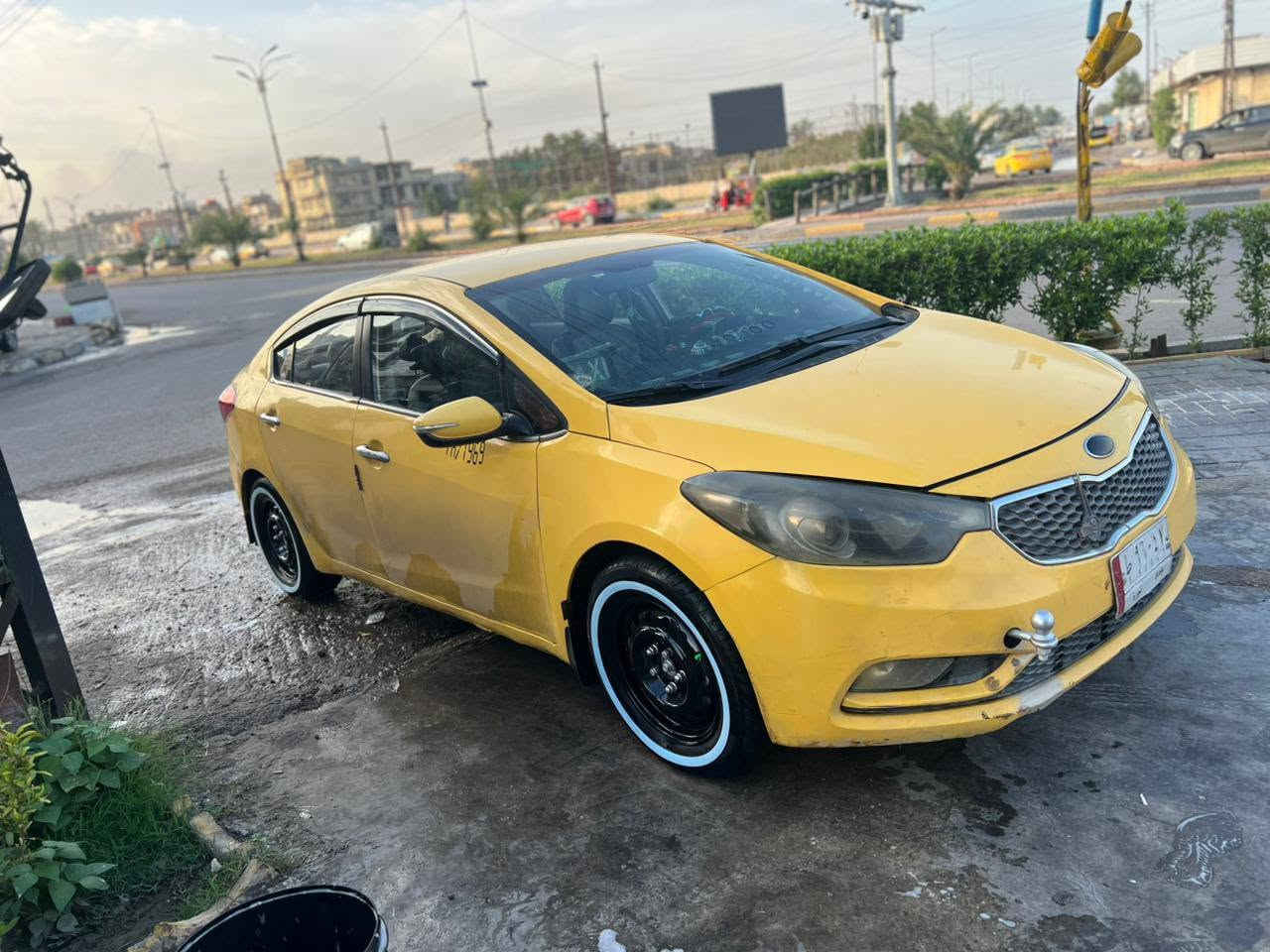سلام عليكم
سيراتو 13 فول  خليجي
شاشه كار بلي
بصمة 
تحكم ستيرن 
تبريد قطعه 
مكينه GDi١٦٠٠

مكينه كير كفاله 
بيها جاملغ المامي بارد وبارد كد شبر 
 سياره حلوه وجاهزه 
طخم تاير جديد 
سدر وحدادية جدد 

السعر 100 وبيها مجال بسيط العنوان  بغداد /الشعب 
***********
