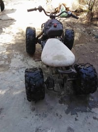 دراجة رباعية للبيع الدراجة نظيفة وشغالة السعر 160 للاتصال على 07704319...