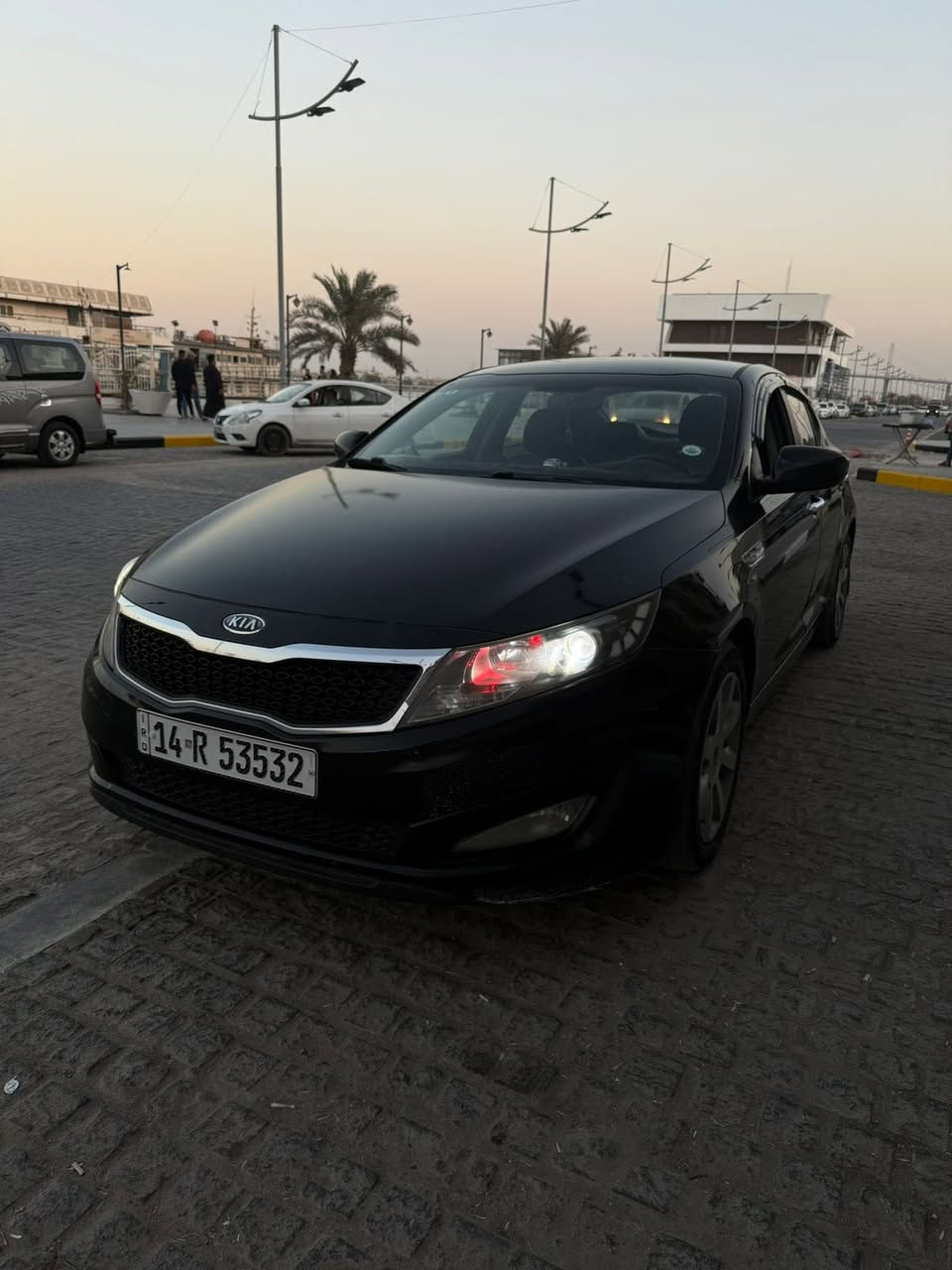 اوبتيما 2011 وارد كوري ما مكفوله من صبغ بدون حادث ...بيه طخه بسيطه ب جاملغ الامامي و خلفي 
و اثر جراد على بنيد و القمارة بس حاطلة لاصق ما مبين لاصق نهائيا و بيه جراد ع صندوك بس ما حاطلة لاصق لانه خفيف سيارة بأسمي تحويل ثاني يوم ***********
