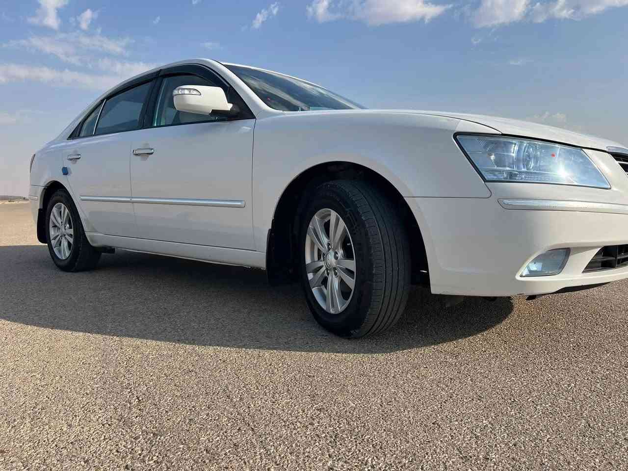 السلام عليكم 
سوناتا مقدس 2011 خليجي 
بيه صبغ جاملغين امامي 
فول مواصفات
  فتحة سقف بانوراما
اشارة بل مري 
 داخل بيجي 
  اربع دسكات 
مكينه 2400 دوش
كير 6نمر  
رقم بغداد
سيارة باسمي
للاستفسار ***********
السعر 137 وبي مجال
