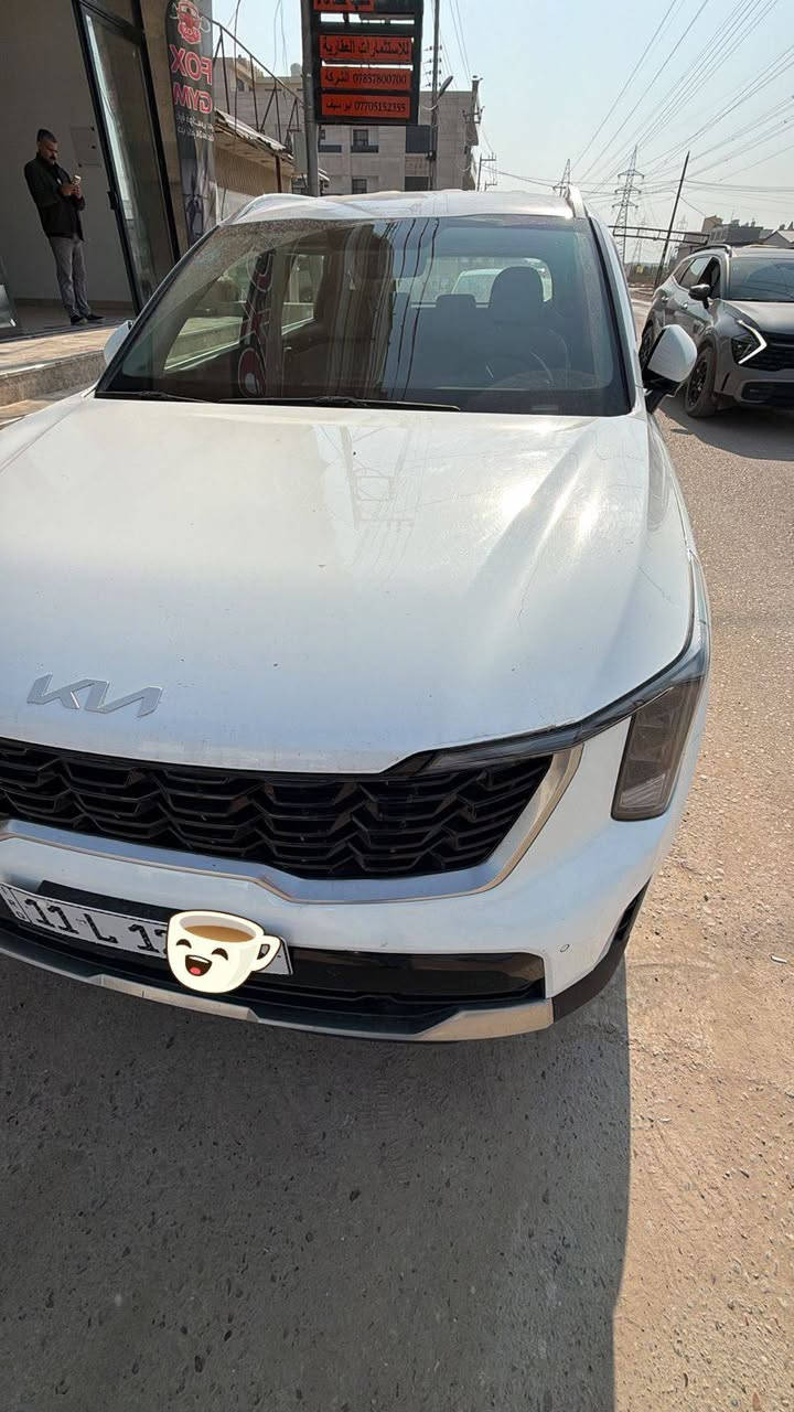 📍 الموقع: بغداد – الدورة
🔢 الرقم: إنكليزي باسمي
⚙️ المواصفات:
• محرك 4 سلندر 2500  اقتصادي وقوي
•ماشية 90 ألف فقط
• ويل 19 – شكل رياضي أنيق
• 7 مقاعد عائلية مريح
• جنطة كهرباء تفتح تلقائيًا عند الاقتراب
• بصمة دخول وتشغيل
• حساسات أمامي وخلف
• 4 أنظمة قيادة
• تشغيل عن بُعد
• تبريد 3 قطع
• داخلية جلد أوف وايت فاخر
🎖️ الضمان: من الدولية العراقية لغاية سنة 2029
🛠️ يشمل تبديل دهن وفلتر من الشركة
💰 السعر:265 ورقة (بيه مجال)
🚗 مكفولة من كل شيء
فقط طخه بسيطة بباب السائق – موضحة بالصورة (أقل من شبر)
📞 للاستفسار:***********
