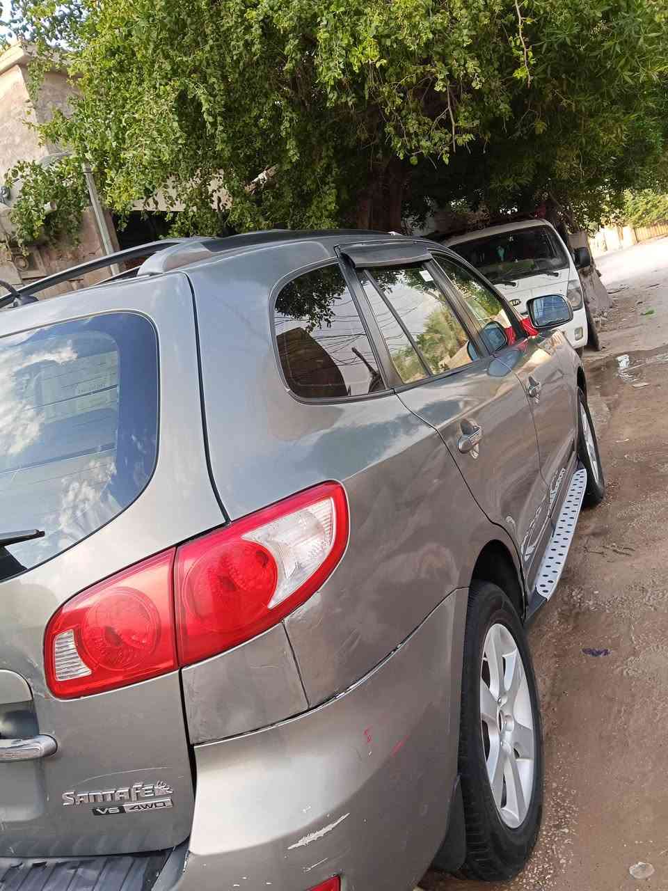 السلام عليكم سيارة سنتافي للبيع موديل 2009 وارد خليجي
مكينه 6 سلندر 2700 

تبريد 3 قطع 

سياره سبعه راكب 

حداديه جديده وتايرات جدد

رقم بغداد مميز سياره بأسمي مداور ثاني يوم

السياره مصبوغه حزام اثرجرد 

السعر مناسب جدآ  وبيها مجال حك جي 

***********راعي سياره

بي وتساب
