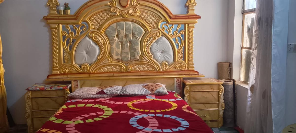 السلام عليكم
غرفه كامل عراقي للبيع بعدهي 

جديده ونضيفه كلش 

كنتور ابو ٦ 

ميز ابو مرايه وجربايه وزاويه ومكتبه وميوزه

كامله مكمله 

السعر لو خاص لو نتصال ع رقم (***********)
