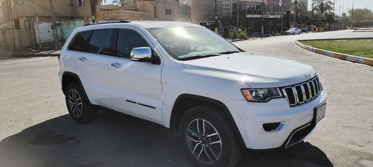 جيب كراند شيروكي لمتد
وارد أمريكي موديل 21 فور ويل

الضرر

جاملغ خلفي أيسر بجم كبس
الايرباكات جميعها سليمه
السياره مكفوله كفاله عامه عدا الجاملغ الخلفي مكان السياره كربلاء

السعر 273 للاتصال  ***********
