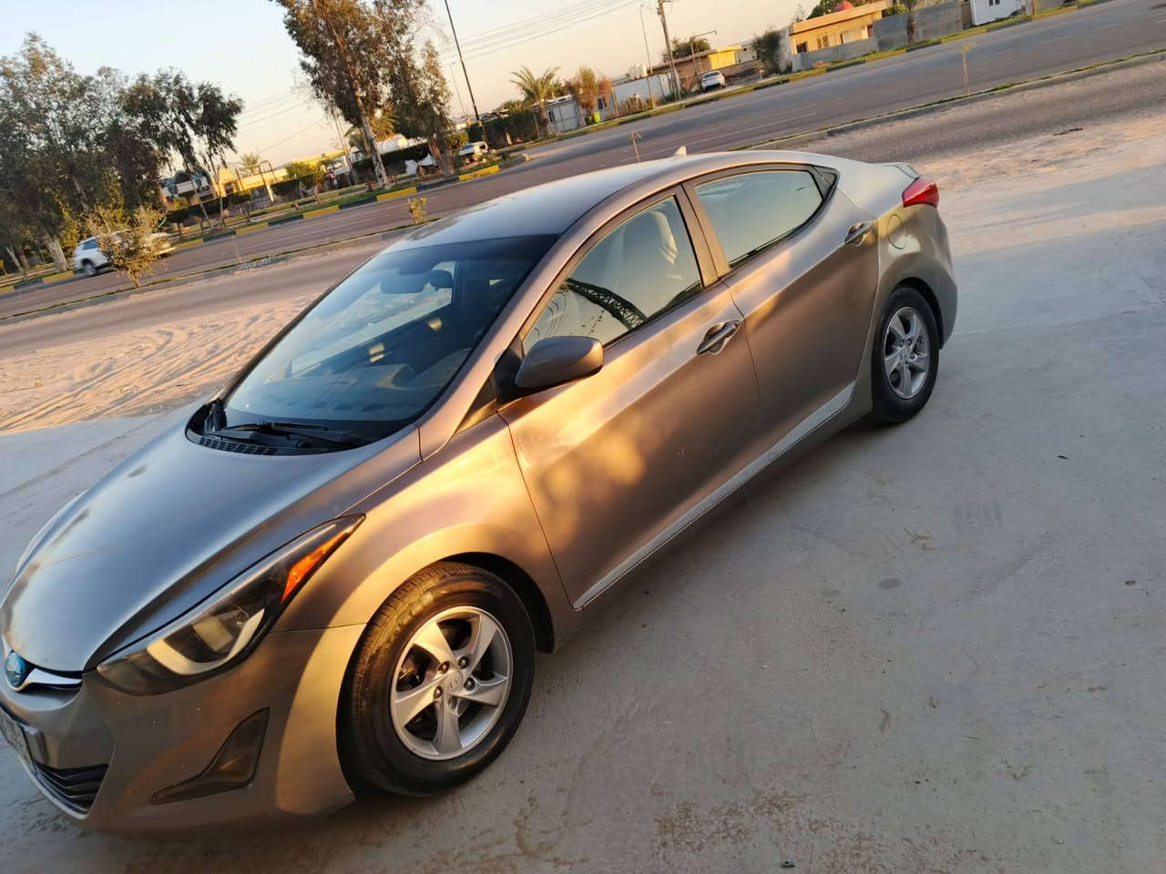 سلام عليكم اللنترا ٢٠١٤ رقم بابل تحويل مباشر محرك دوش ٢٠٠٠ شاشة مسجل كامره سيارة جاهزة حداديه كير مكينه كله جديد كل نقص مابيهه تخم تاير جديدة تبريد ثلج تدفئه كله شغال بيهه مكانات صبغ اثر جرد بس بيع بدون مراوس السعر ١٠٥ وبيه مجال مكان كربلاء  ***********
