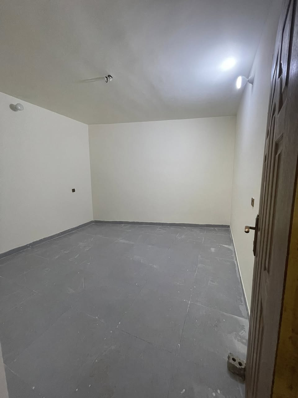 سلام عليكم
بيت طابق ثاني جديد للأيجار متكون من

صاله+غرفه+مطبخ+صحيات

للاستفسار ***********
