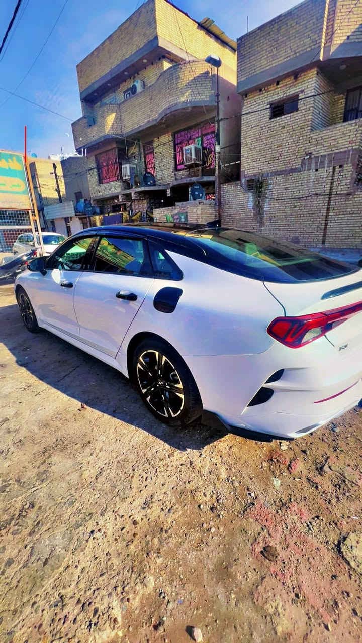 السلام عليكم 
كي فايف 2022 للبيع  رقم اربيل يعني محد يكدر يغرمك بغداد بدون  غرامات   السياره بسمي السنويه
جيتي لاين فول موصفات 1/1
ماشيه 88 كيلو  
كير مكينه مكفولات شرط الفحص صدر جديد تايرات جديده باتري جديد 
حادثها بنيد  وقبق جنطه بدون ايرباك
وهنا بالعراق جاملغ خلف الراكب  المفروض بارد بس محلو صار ونصبغ  نصه وكل صور الحادث موجوده تحويل ثاني يوم 
المحرك 1.6تيربو✈️
‏Kia K5 2022 GT line
‏‎فول مواصفات 
لون ابيض 
لدات داخليه 64 لون متغيره 
‏‎بصمه 
‏‎ تشغيل عن بعد 
‏‎سايد بريك بصمه
‏AUTO HOLD     
شاشة كبيرة  
ستيرن رياضي D 
‏‎كامره دواره
‏‎كشافات امامي
‏‎شاشه اعطال 
رادار امامي توقف ذاتي 
‏‎رادار جانبي
‏‎مراقبة النقطة العمياء
‏‎رادار خطوط البيضاء وتحديد مسار وقيادة ذاتيه  
‏‎أشاير بالمري  
داخل أسود ملكي
‏‎كشنات جلد  
‏‎مقعد السايق  كهربائي
‏‎لايتات ‏ثلاثة عدسات زينون عالي ناصي + ليد برتقالي 
‏‎خمسة  انظمه قيادة 
فول تحكم ستيرن
‏‎كير أوتو + عادي
شحن اللاسلكي 
‏‎صندوق ‏كهربائي ذكي 
‏ نظام الملاحة
‏‎مصابيح خلفية LED
‏‎مصابيح ضباب LED
‏‎Android Auto   
‌‏Apple Carplay
اريل طياره نفكيتر
‏‎مخارج usb خلفيه
السعر175 بيه  مجال بسيط
مكانها بغداد حي اور 
رقم هاتف ***********
