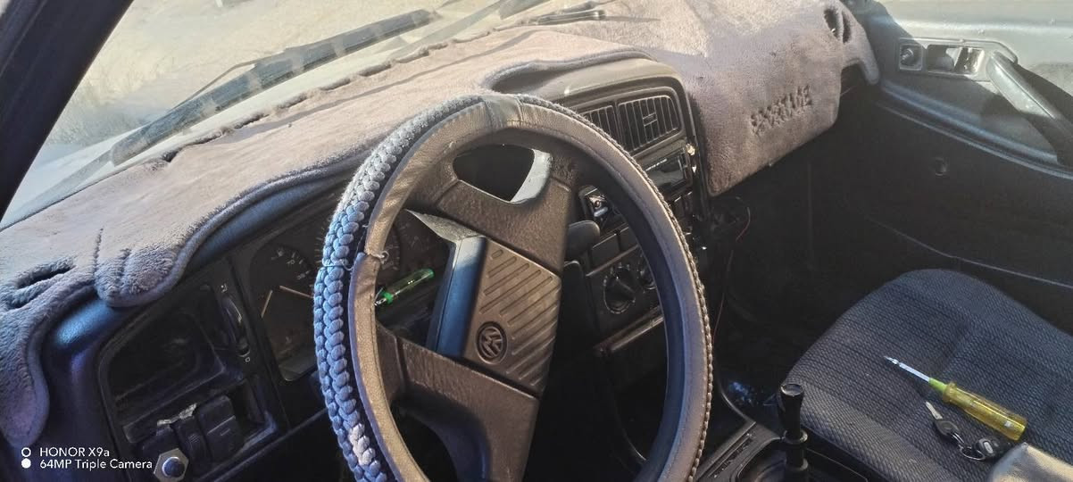 اسلام عليكم سياره باسات للبيع المكينه 8.0 شرط الكير وا المكينه السعر 28. الرقم ***********
