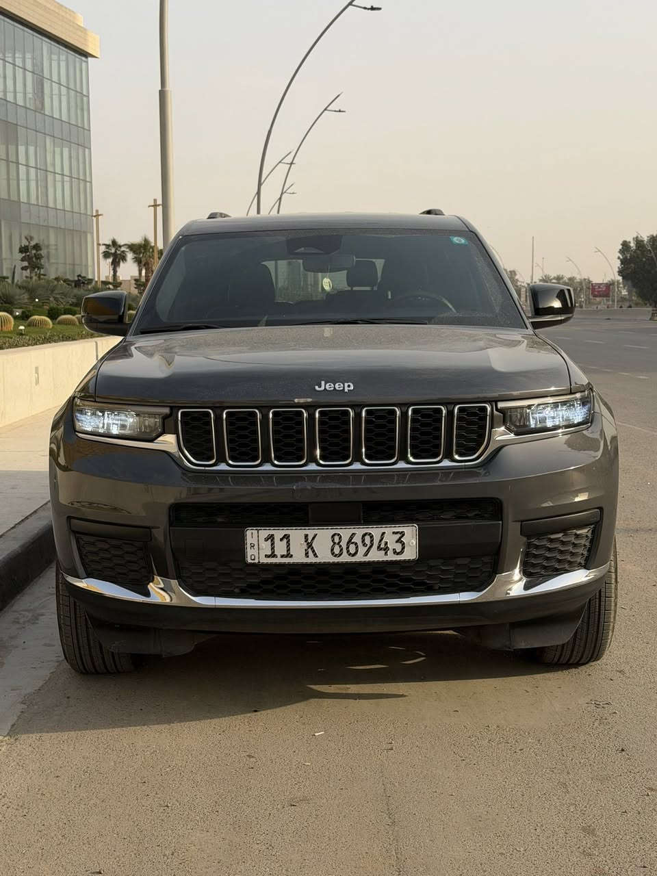 جيب 2024 وارد امريكي
سعر السيارة 31000$
ماشية 14،000km بعدها جديدة 
ضربتها خفيفه جدا ً موضحة بالصور 
صبغ قطعتين جاملغ خلفي + باب خلفي 
تبديل دعامية خلفية اصلية للسيارة من امريكا 

مواصفات السيارة : 

1.  محرك 3600 مكفول 
2.  ⁠كشنات منفصلة vip 
3.  ⁠عدد الركاب 6  
3.  ⁠كامرا + حساسات + رادار امامي خلفي 
4.  ⁠مثبت سرعة/ تعديل مسار 
5.  ⁠ 3 قطع تبريد 
6.  كار بلي (carplay) 
7.  ⁠ شاشة حجم كبير 
8.  ⁠كير ماوس 
9.  ⁠شفتات + تحكم استيرن 
10.  ⁠رادار جانبي 
السيارة نظيفة جداً مكانها بغداد / الكرادة 
للتواصل :

***********
