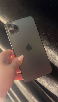 ايفون ١١ برو ماكس ٢٥٦ • شاشه مفطوره • بطارية ٨٨%