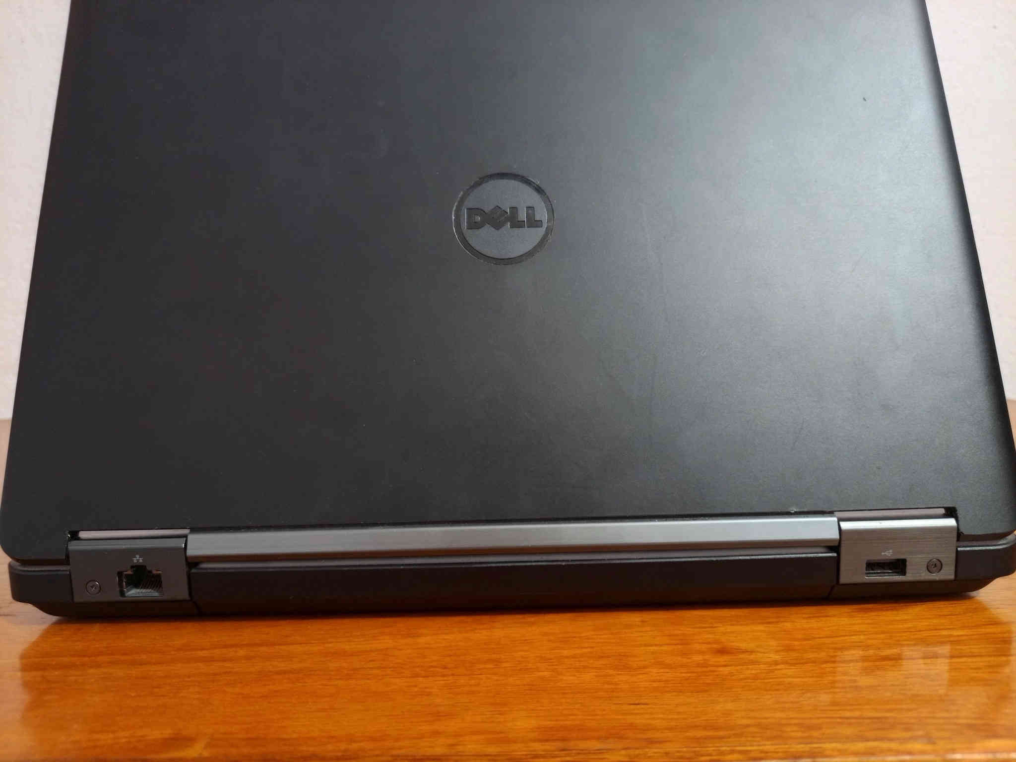 المعالج i3 الجيل 4
الرام 8 الهارد ssd240

البطارية تدوم ساعتين 

تحتوي منفذ اقراص و3 منافذ usp ومنفذ لان ومنفذ vga

ومنفذ سماعات 

الشاشة حجم 14

منصب عليها وندوز 11 برو اصلي مفعل

انطيك وياها جنطة هدية 

السعر 80 الف قفل راسلني خاص

او اتصل واتس اب ***********
البيع داخل الموصل فقط
