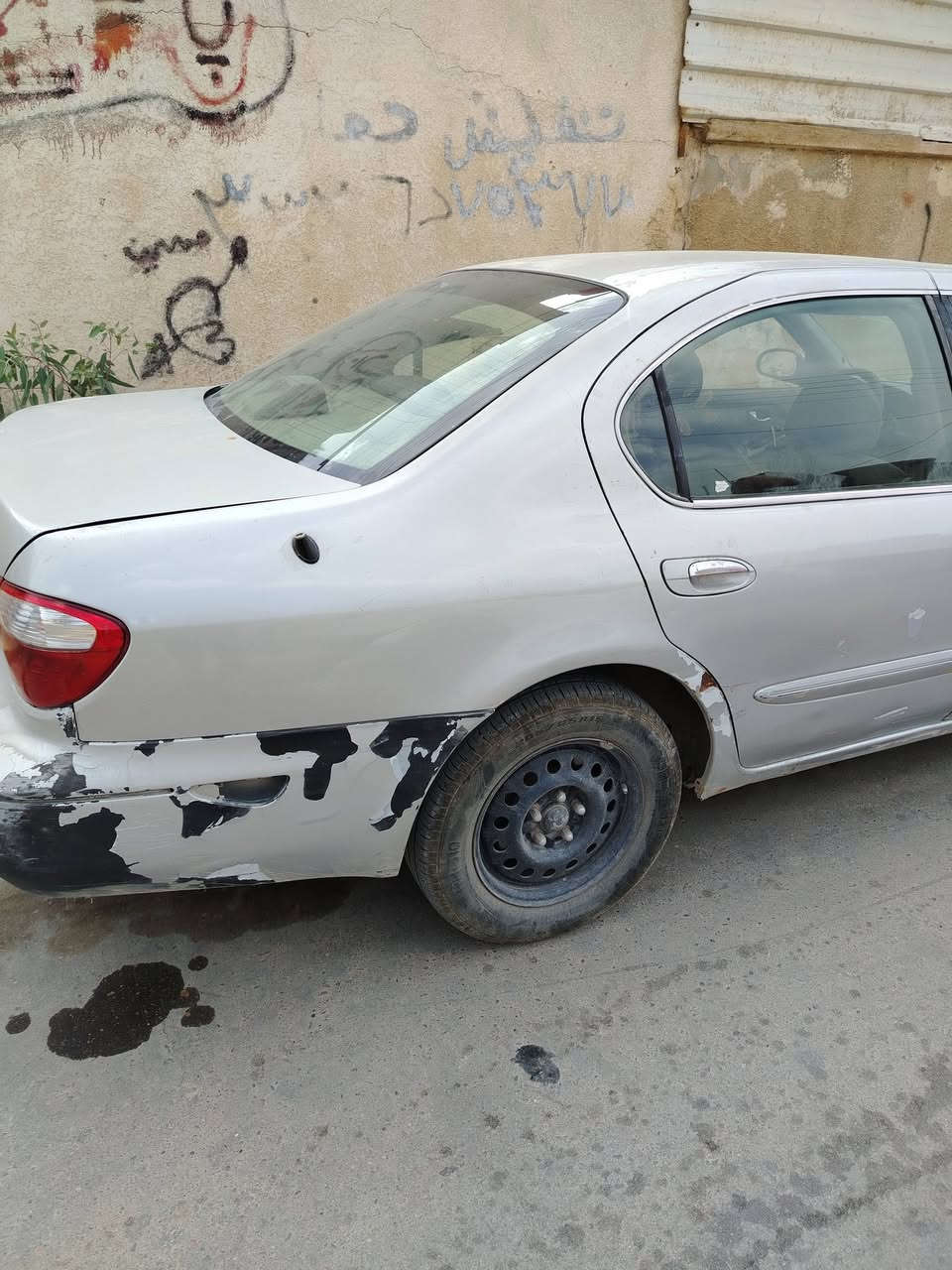 سلام عليكم نيسان مكزما ٢٠٠٢ رقم بغداد بأسمي سعرها مناسب مكان السياره بالعماره عواشه الشراي يتصل *********** مكينتها بيها دخان

