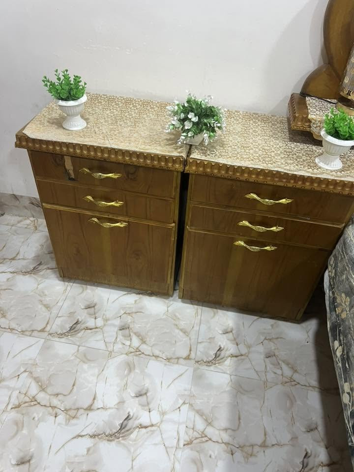السلام عليكم غرفة نوم للبيع خشب عراقي سعر ٦٠٠الف وبيه مجال بدون دوشك للتواصل ***********كورك ***********
