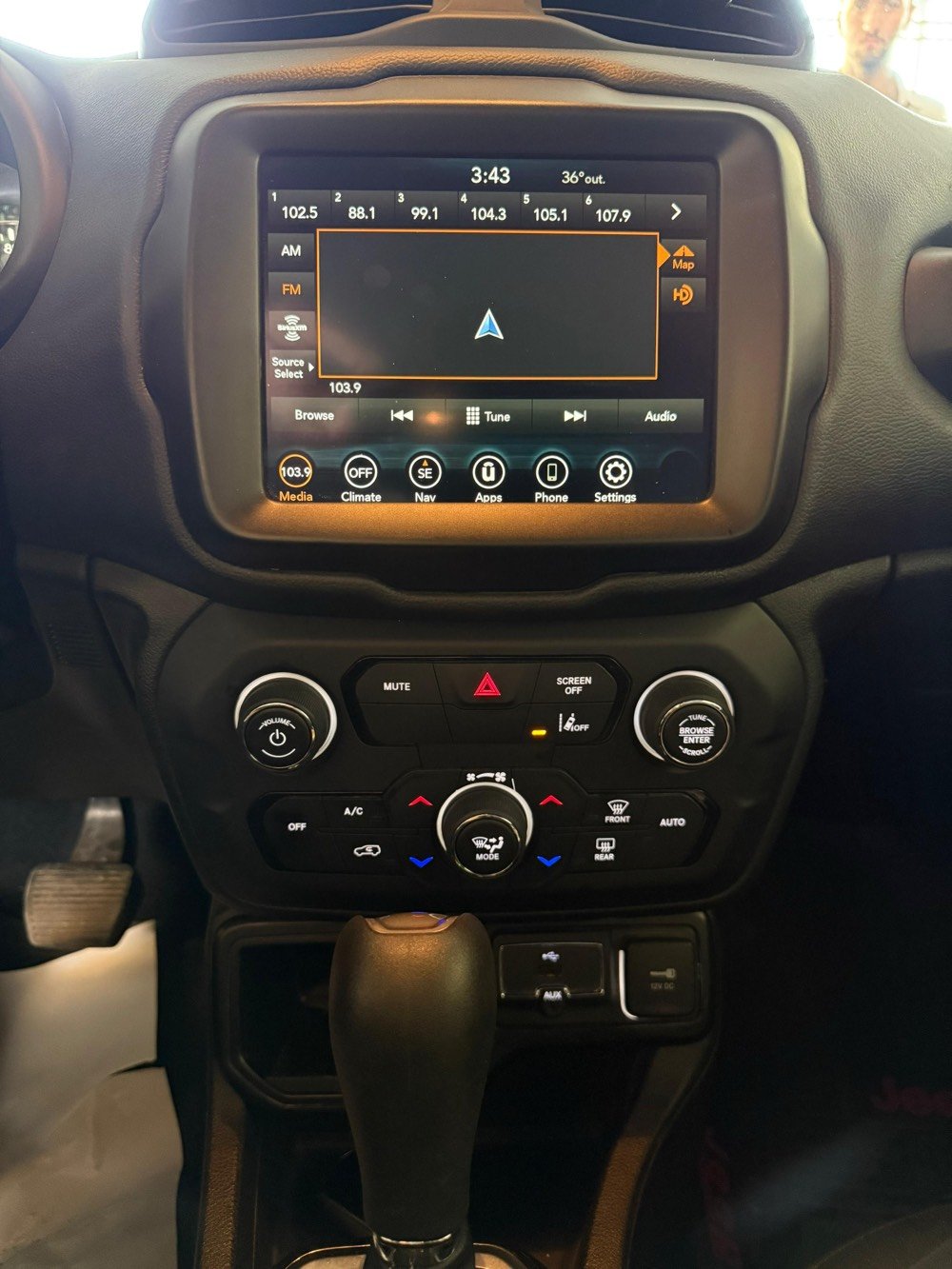 سلام عليكم

السيارة : جيب رينيجيد

 الموديل : 2021

اللون : اسود 

اللوحة : اربيل 

السعر :  ١30 $ورقة

حادث السيارة : چاملغ ايمن 

بدون دواخل 
___________________
الــمــواصــفـــات  فول عدا الفتحة:-

{1} بصمة تشغيل + ابواب

{2} شاشة كبيرة  

{4} انضمة قيادة : اوتو

{6} كامرة خلفية دوارة مع الستيرن 

{7} لد نهاري 

{8} ويل كروم 

{9} سايد بريك بصمة 

{10} مانع انزلاق 

{11} فول تحكم ستيرن 

{12} جام اوتو يصعد دكمة وحدة وينزل كذلك

{13} منافذ USB

كشنات جلد 

كشنات تدفية

سترين تدفية

فورويل 

للإستفسار الإتصال 📞

***********