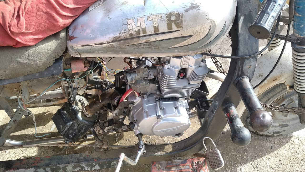 مكينه البيع جديده بس جفتته ماشتغلت ماعرف شنهي الفلم موديل 24برغي 17الصالنصه ابيع كوم  حديد سعر 150بيه مجال مكاني مدينه الصدر قرب مضخه ***********
