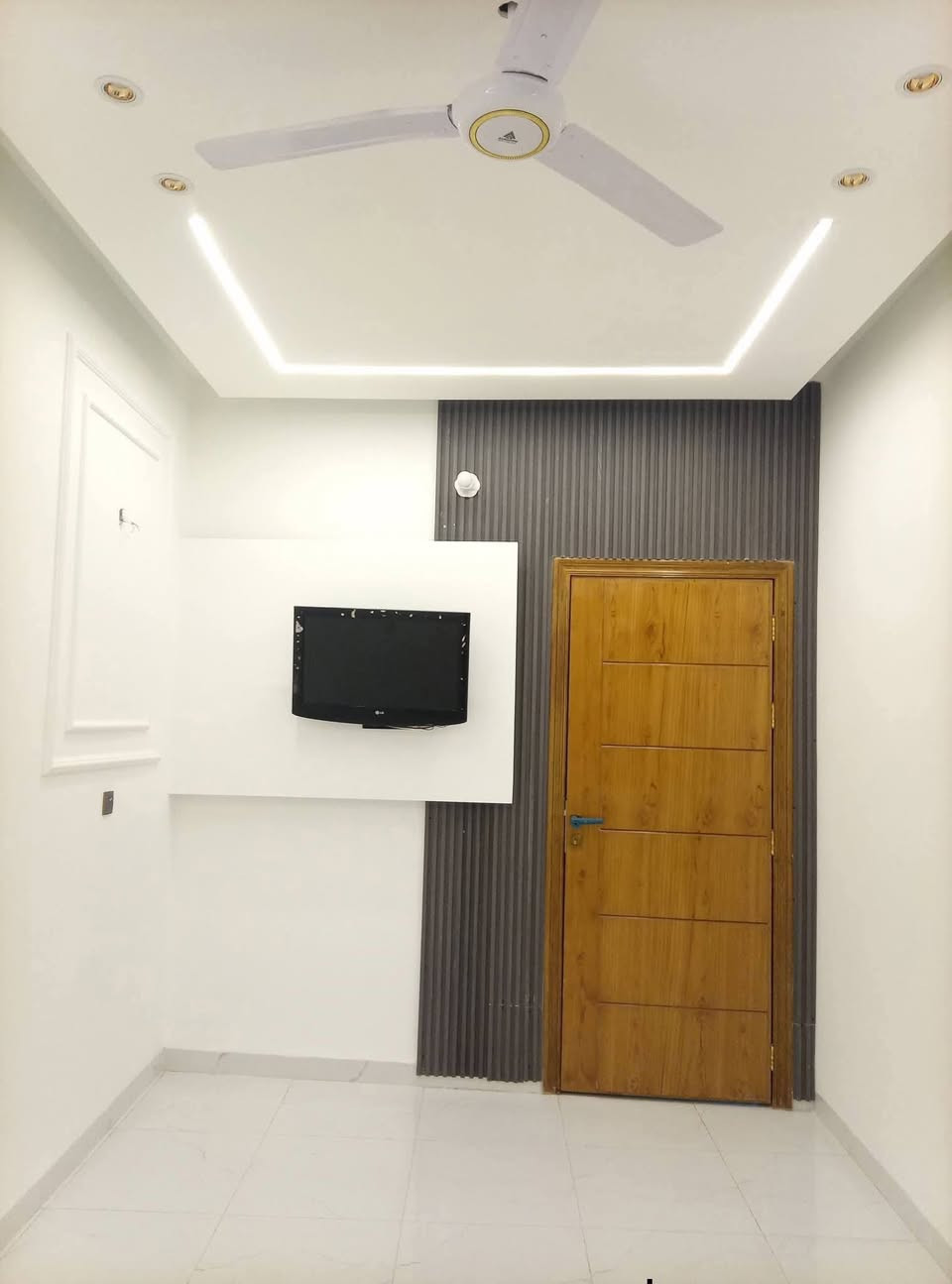 دار_للبيع بناء حديث حله_حي _الزهراء شارع 17

المساحة 100متر طابو زراعي سند25 

طابقين ثلاث غرف نوم كليدور ومطبخ صاله ومجمع صيحات داخلية وخارجية 

للاستفسار الاتصال ***********
***********
مراجعة مكتب سومر للعقار نادر الاولى على الشارع الخدمي قرب حسينيه حنتوش
